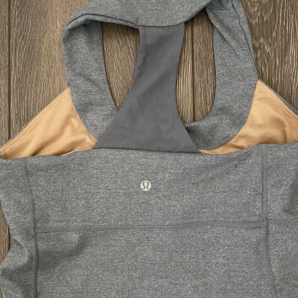 LULULEMON GRAY WORKOUT TOP BUILT IN BRA - Picture 3 of 3